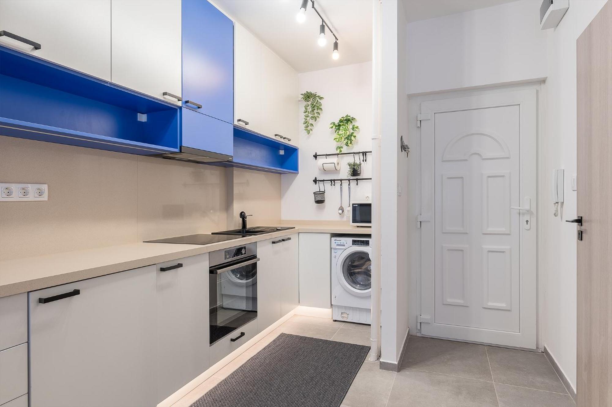 Newly Renovated!!! - Modern Apartment 10 Minutes From The Grand Boulevard Будапеща Екстериор снимка