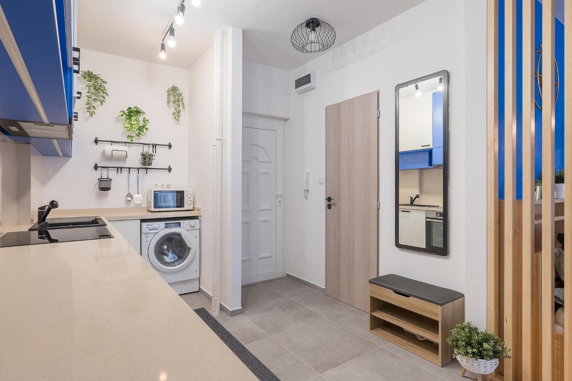 Newly Renovated!!! - Modern Apartment 10 Minutes From The Grand Boulevard Будапеща Екстериор снимка