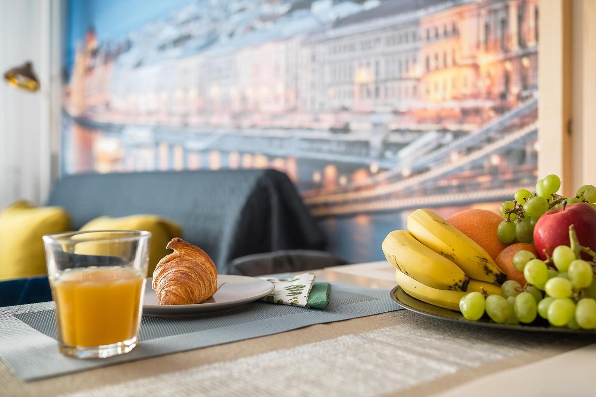 Newly Renovated!!! - Modern Apartment 10 Minutes From The Grand Boulevard Будапеща Екстериор снимка