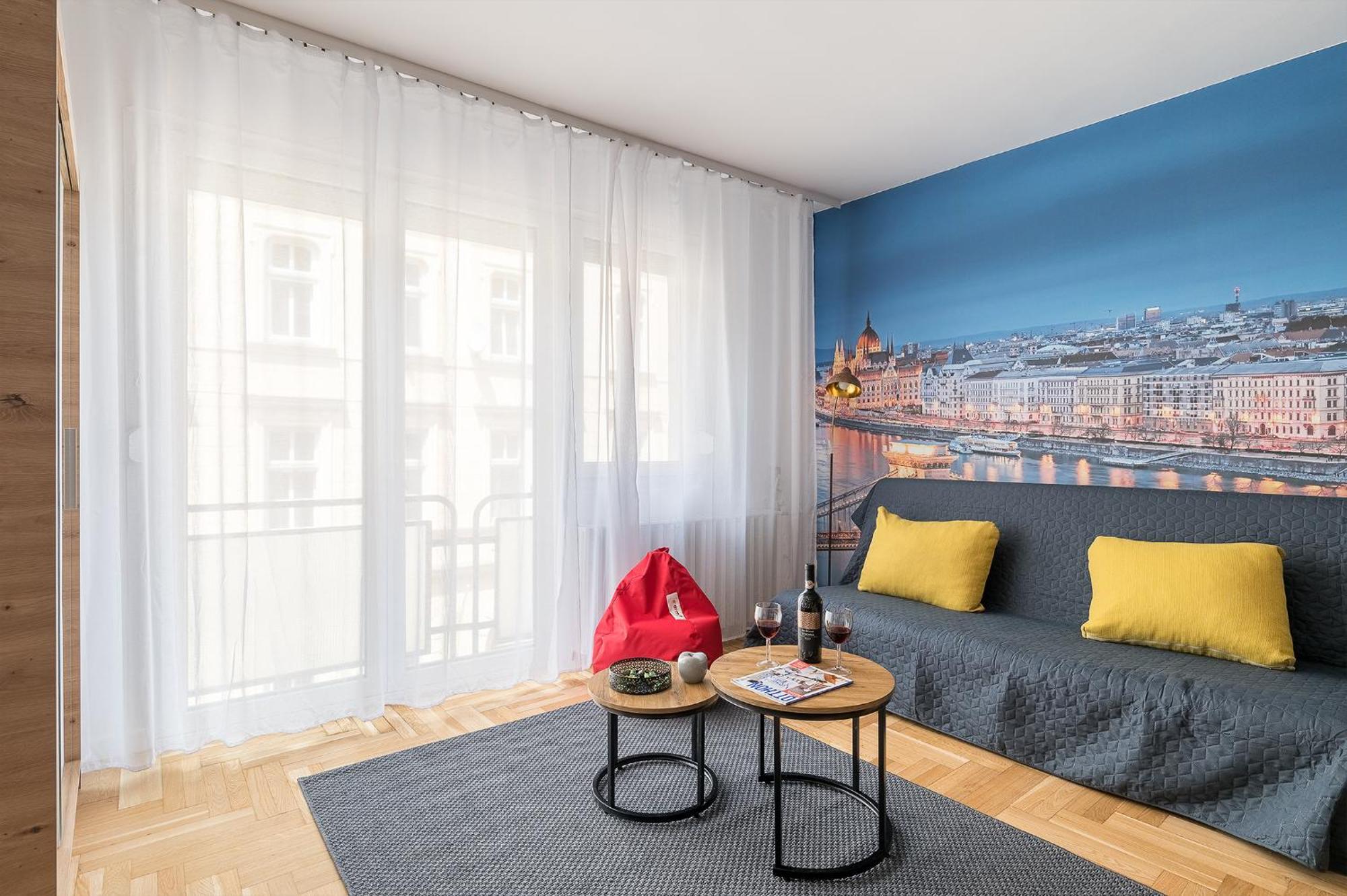 Newly Renovated!!! - Modern Apartment 10 Minutes From The Grand Boulevard Будапеща Екстериор снимка