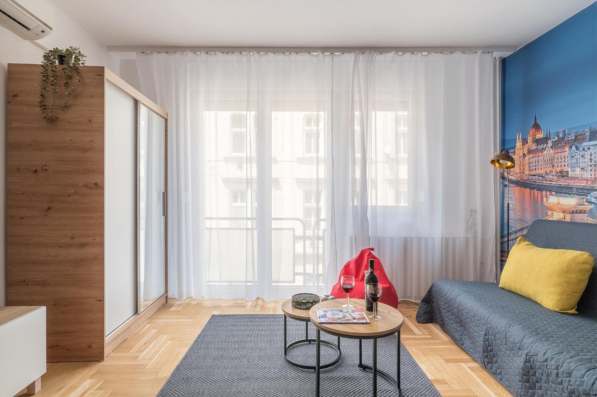 Newly Renovated!!! - Modern Apartment 10 Minutes From The Grand Boulevard Будапеща Екстериор снимка
