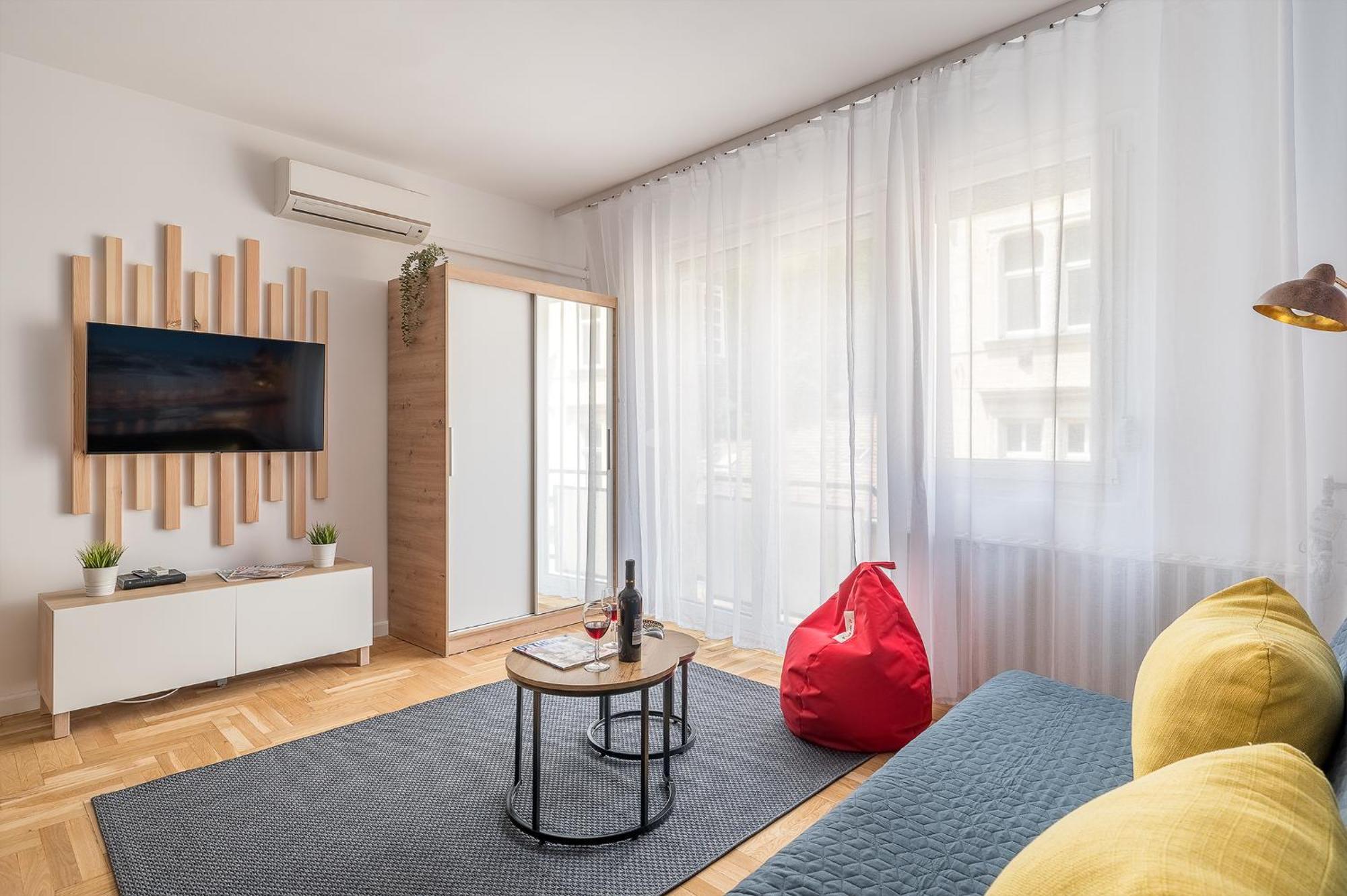 Newly Renovated!!! - Modern Apartment 10 Minutes From The Grand Boulevard Будапеща Екстериор снимка